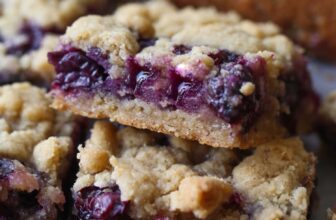 Blueberry Crumble Bars | Cookies and Cups