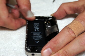 Simply Replaceable Smartphone Batteries Might Make A Comeback