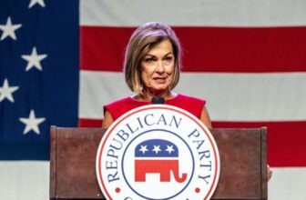 An Iowa faculty district is utilizing AI to ban books